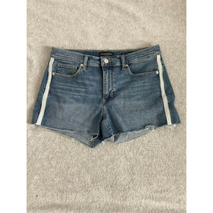 Banana Republic Mid-Rise 3" Jean Shorts Medium Wash Denim size 28 / 6